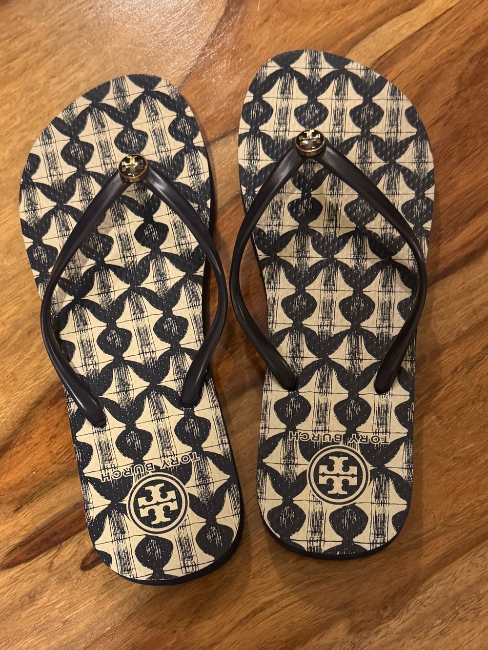 Tory Burch black and Cream Patterned Flip Flop Sandals size 8 new